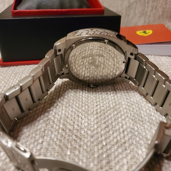 Ferrari Scuderia Watch - Picture 6 of 7